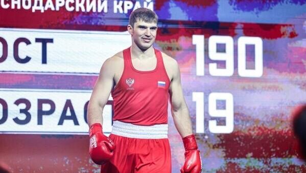 Россиянин Суров вышел в финал чемпионата мира по боксу