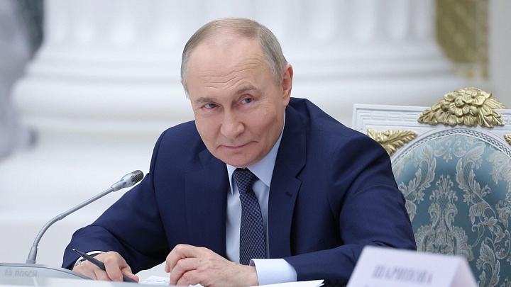 Путин пошутил об улыбке Грефа, говоря о марже Сбербанка