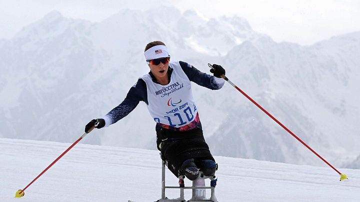 FIS допустила российских паралимпийцев до соревнований с флагом и гимном