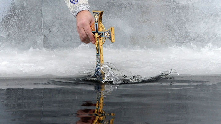 В Анапе организовали крещенские купания в Черном море